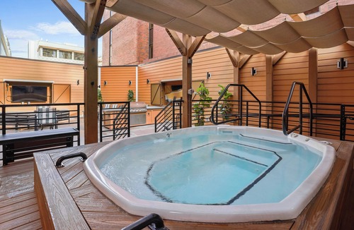 Rio Grande Apartment | Charming 1-bedroom Loft in Downtown Salt Lake City with WiFi, Free parking -212