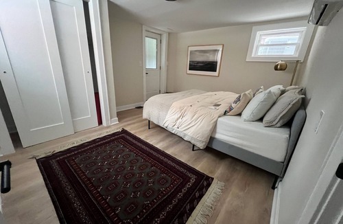 Petworth House | Charming 1-bedroom basement with private entrance near Petworth metro