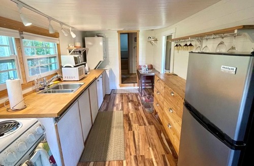 Punta Gorda Cottage | Charming 1-bedroom mini cottage in enjoyable Punta Gorda with WiFi, AC
