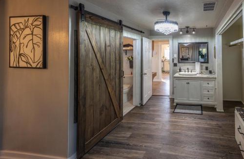 Canyon County Villa | Charming 1920's Cottage