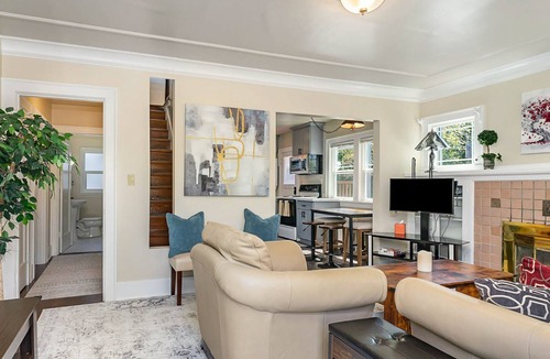 Wallingford House | Charming 1920s home in a prime location with W/D, AC, and water access