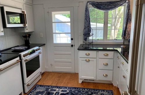 The Pines Cottage | Charming 1925 Cottage Near Beach - Sleeps 10, Fully Remodeled, Spacious Porches