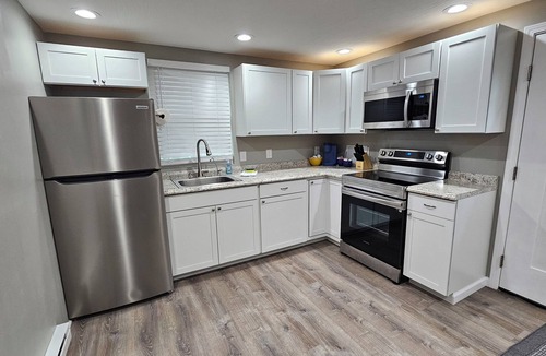 Irwin Cottage | Charming 2-bedroom cottage in Beautiful Milford Center with WiFi, AC