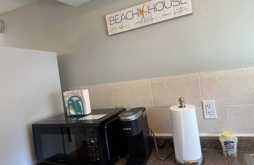 North Wildwood Cottage | Charming 2-bedroom beach cottage with AC & WiFi in North Wildwood. Pet Friendly