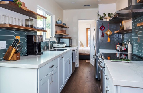 Oak Park Cottage | Charming 2-bedroom cottage in lovely Santa Barbara with WiFi, AC