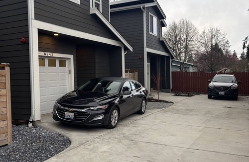 Seattle Metro Area House | Charming 2-bedroom, 2-1/2 bath,New house with AC, in Seattle. Airport 4.2 miles.