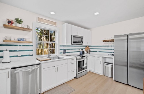 Port Royal Cottage | Charming 2-bedroom cottage with Screened Porch, BBQ and Fire-pit in Port Royal