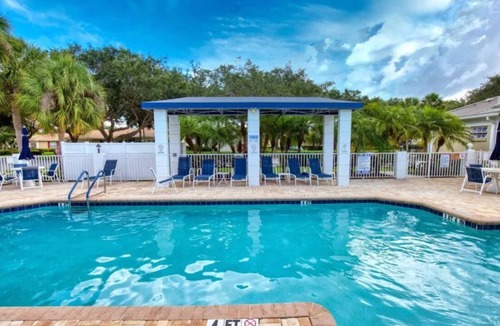 Plantation Condo | Charming 2-bedroom condo with WiFi, AC in Beautiful Venice