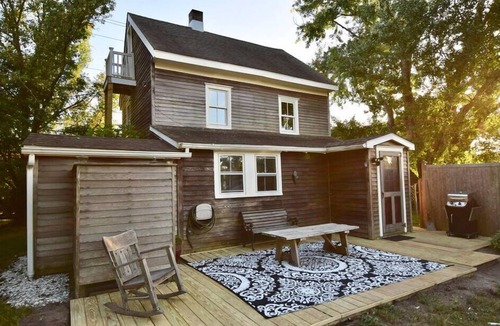 Lower Township Cottage | Charming 2-bedroom cottage + Beach service in fantastic Cape May