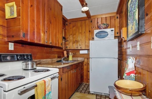 Mountain Club Cottage | Charming 2-bedroom cottage with WiFi, AC in awesome Prescott