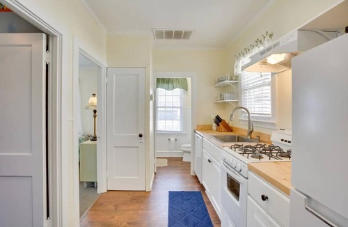 North Wildwood Cottage | Charming 2-bedroom cottage in heart of North Wildwood, NJ.