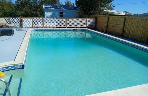 Grove City House | Charming 2-bedroom house in Englewood with inground pool. 5-Min drive to beach.