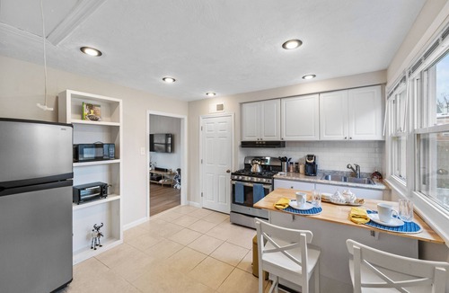 Oxon Hill House | Charming 2-bedroom house with AC, WiFi in quaint Oxon Hill