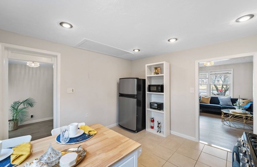Oxon Hill House | Charming 2-bedroom house with AC, WiFi in quaint Oxon Hill