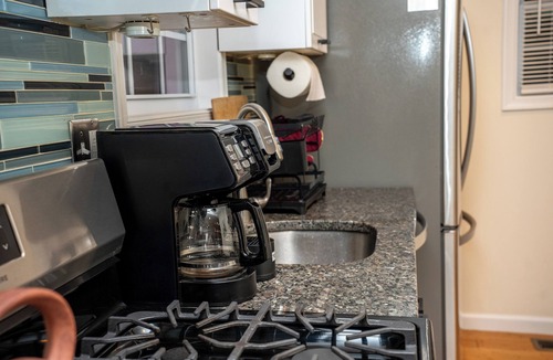 Rockville House | Charming 2-bedroom house in wonderful Rockville with AC