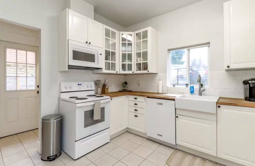 North Beacon Hill House | Charming 2-bedroom house in Seattle with WiFi, AC, 5 minutes from downtown
