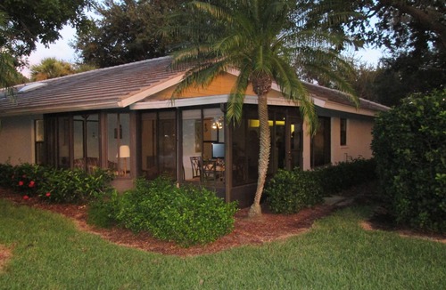 Plantation Villa | Charming 2-bedroom villa overlooking a lake in fabulous Venice with AC