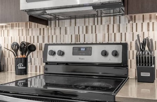 Southwest Calgary House | Charming 2 BR, Garage, Fireplace, 20 min to DT