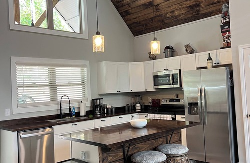 Demorest House | Charming 3 Bed 2 bath Riverfront New! Chic Home in Demorest, GA mountains.