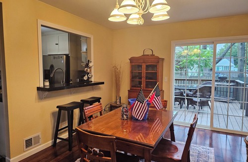 Lakeside Cottage | Charming 3-bedroom cottage in pleasant Norton Shores with WiFi, AC