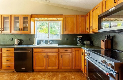 Sherwood - Tualatin South House | Charming 3-Bedroom, 2-Bath Home in Tualatin, Month Stay or Longer