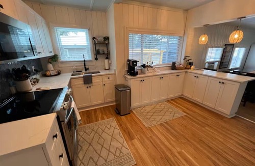 Dunedin Cottage | Charming 3-bedroom/2-bath Cottage with Hot Tub Downtown Dunedin