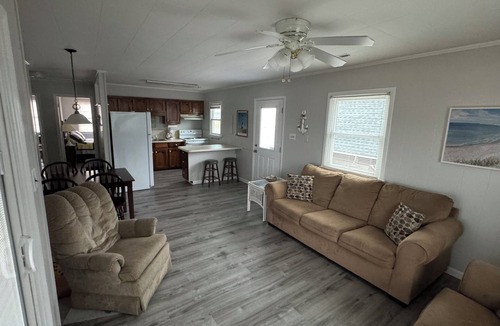 Nags Head Cottage | Charming 3-bedroom Cottage, 2 block Walk to the Beach