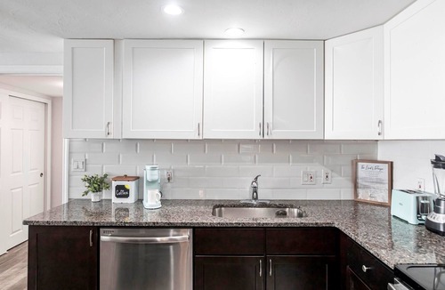 Gulf Gate Estates House | Charming 3 bedroom home with AC and WiFi in amazing Gulf Gate area of Sarasota