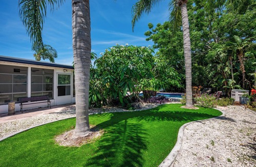 South Gate Ridge House | Charming 3-bedroom pool home in serene Sarasota with AC, WiFi