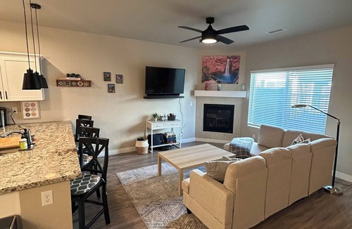 Flagstaff House | Charming 3-bedroom townhome with AC and WiFi in Flagstaff