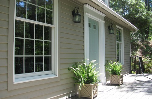 Manteo Cottage | Charming 3 BR Cottage on Top of a Hill, Private Walk to Roanoke Sound