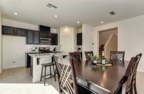 Folsom House | Charming 3BR Escape｜Sunlit Patio｜Pet-Friendly｜Flexible Leasing Available #41384