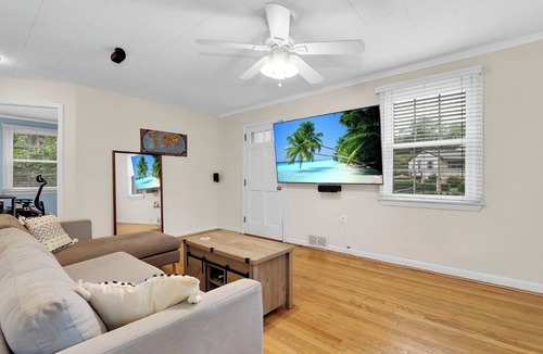 College Park House | Charming 3BR house garage AC WiFi W/D near UMD, from 8.20.2026
