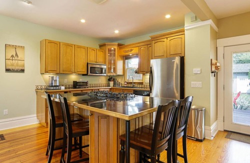 Weinland Park House | Charming 3BR w/Hot Tub + Garden | Near OSU + More