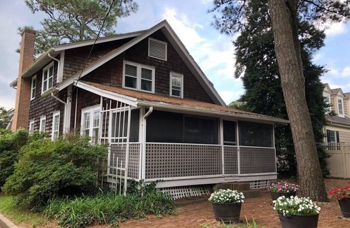 The Pines Cottage | Charming 4-BDR Cottage Just 1 Block from the Beach with A/C & Screened Porches