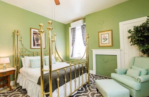 Gap House | Charming 4-bedroom farmhouse with WiFi, AC in welcoming Gap