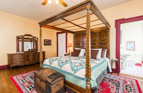 Gap House | Charming 4-bedroom farmhouse with WiFi, AC in welcoming Gap