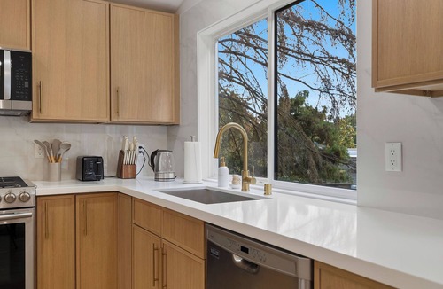 Inglewood-Finn Hill House | Charming 4-bedroom House With Fitness Room in Kirkland