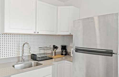 Park View House | Charming 4-bedroom townhome in fabulous Washington with AC, WiFi