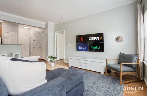 West Campus Apartment | Charming and Spacious Apt in Austin with a Pool
