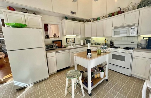 Dewey Beach Cottage | Charming Bayside Cottage in Dewey Beach: Relaxing Decks, Porches & Private Rooms