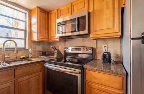 Indialantic Condo | Charming Beachside Escape Patio Parking