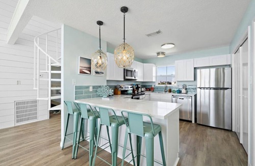 Isla Del Sol House | Charming Bungalow Steps from the Beach w/Fire Pit