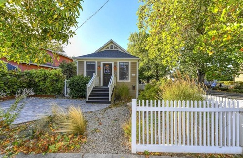 Napa Cottage | Charming Classic Cottage in Historic Downtown Napa