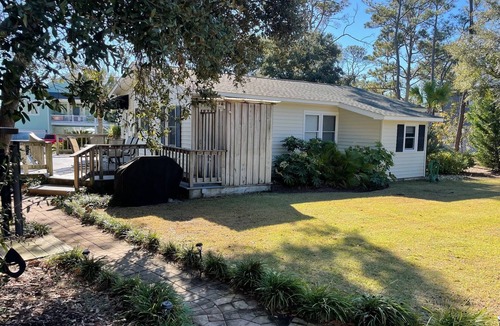 Crescent Beach Cottage | Charming Cottage perfect for Small Family or Girlfriends Get Away with pool!