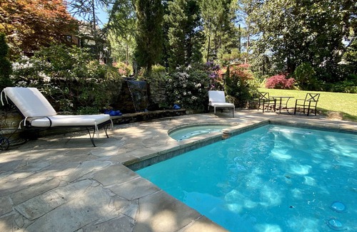 East Lake Cottage | Charming cottage next to East Lake Golf Club