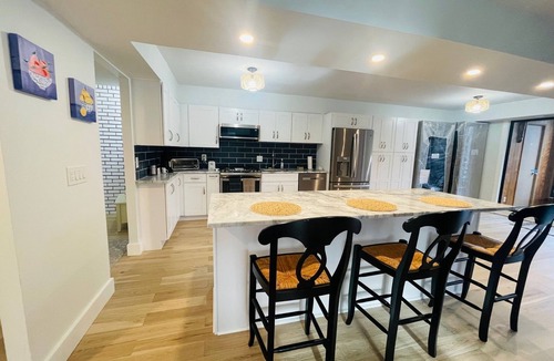 Harper's Choice Condo | Charming Cozy Modern 2-Bedroom condo