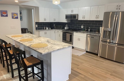 Harper's Choice Condo | Charming Cozy Modern 2-Bedroom condo