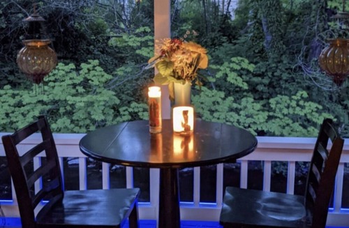 Olde Town House | Charming creekside 1-bedroom bungalow in Issaquah