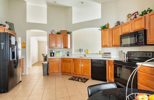 West Haven Villa | Charming Family Villa 15 Minutes from Disney World with Heated Pool!